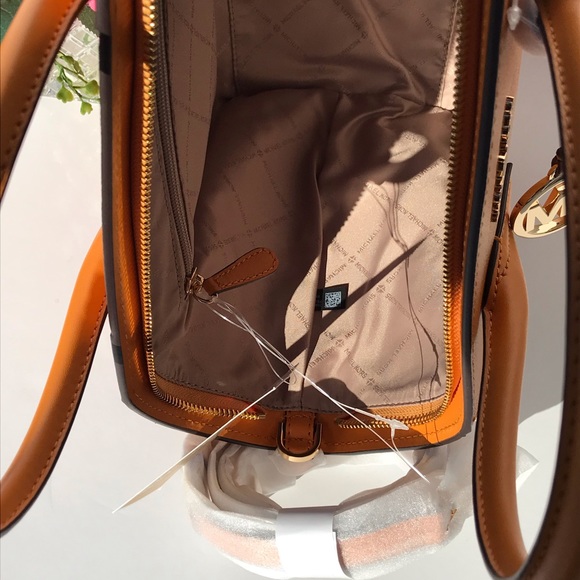 Michael Kors Avril LG Satchels - Picture 7 of 9